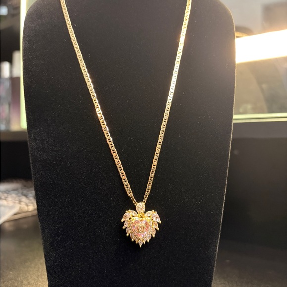 HAUTE Seraphim Collier featuring CHANEL - Picture 3 of 6